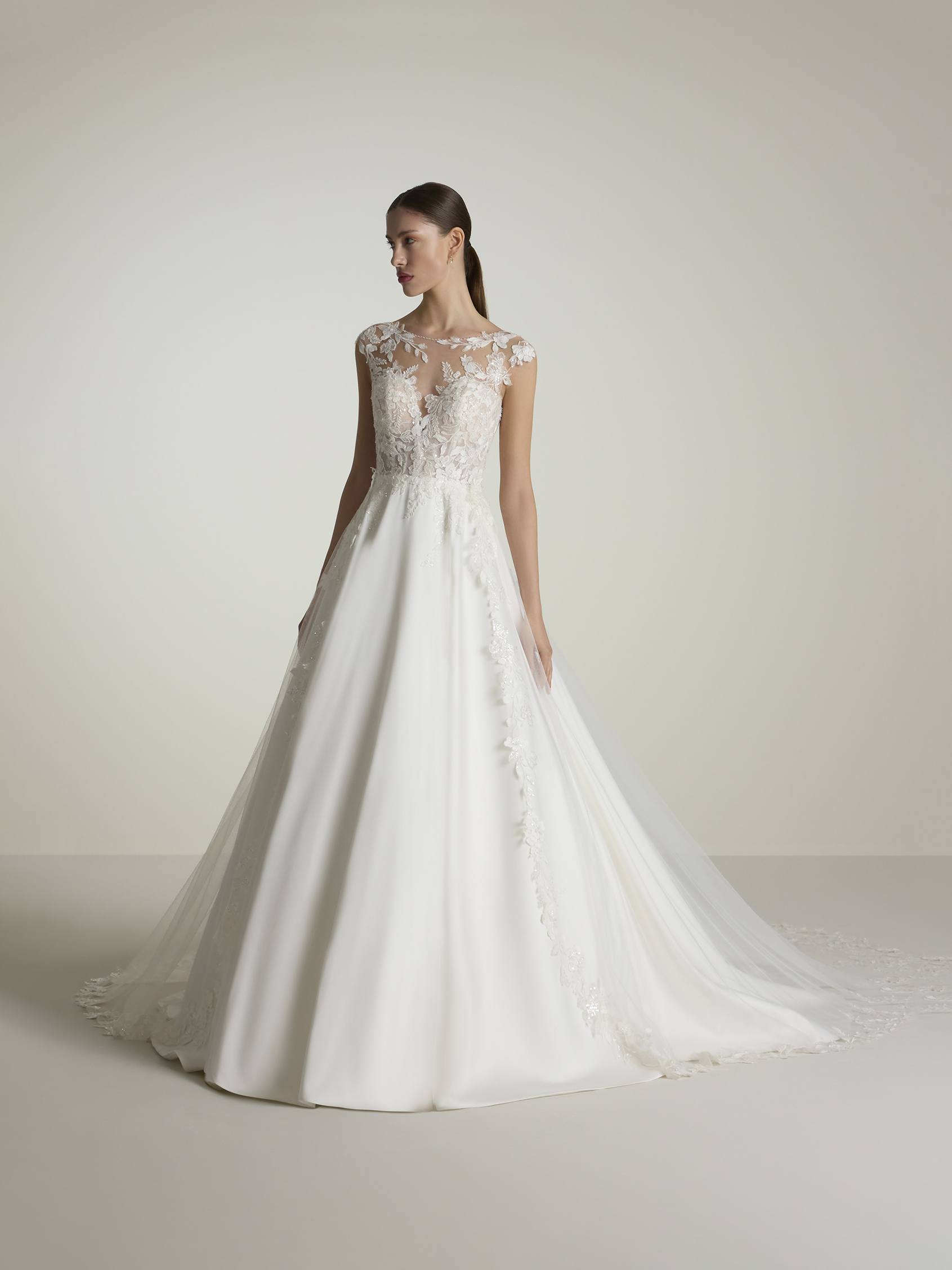 ARRAKIS | Ballgown wedding dress with sweetheart neckline