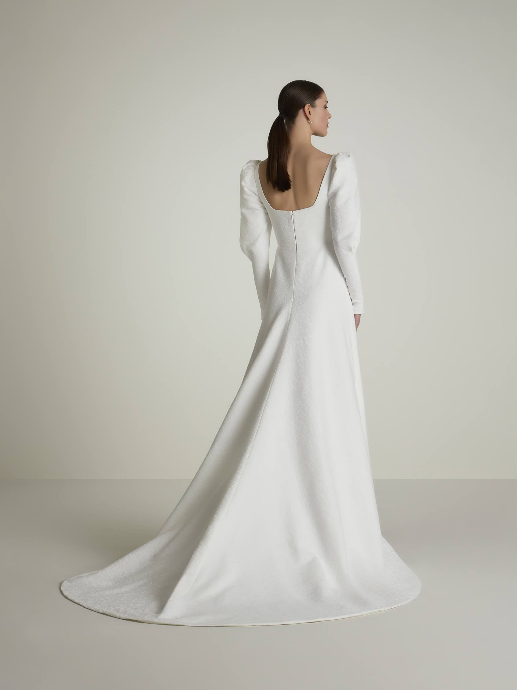 IZOBEL | A-Line wedding dress with square neckline | House