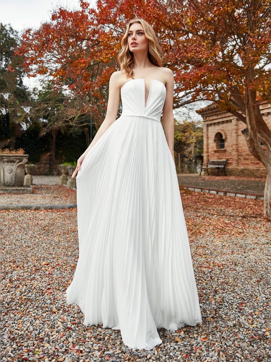 The allure of a classic evasée style and soft plissé chiffon come together to create a timelessly elegant look with a structured, beaded bodice and gentle sweep train.   