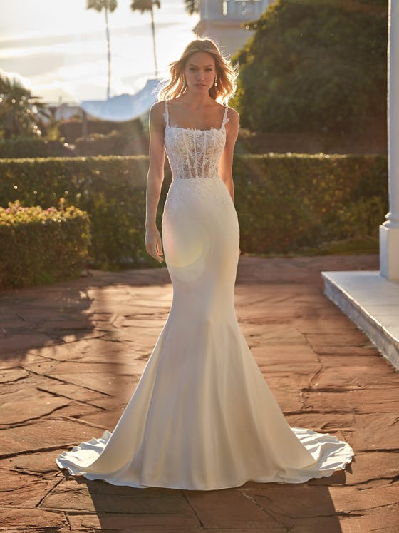 Fabulous mermaid dress with a crêpe skirt and corset-style semi-transparent bodice, with floral beading decorations and a square neck in front to match the back. 