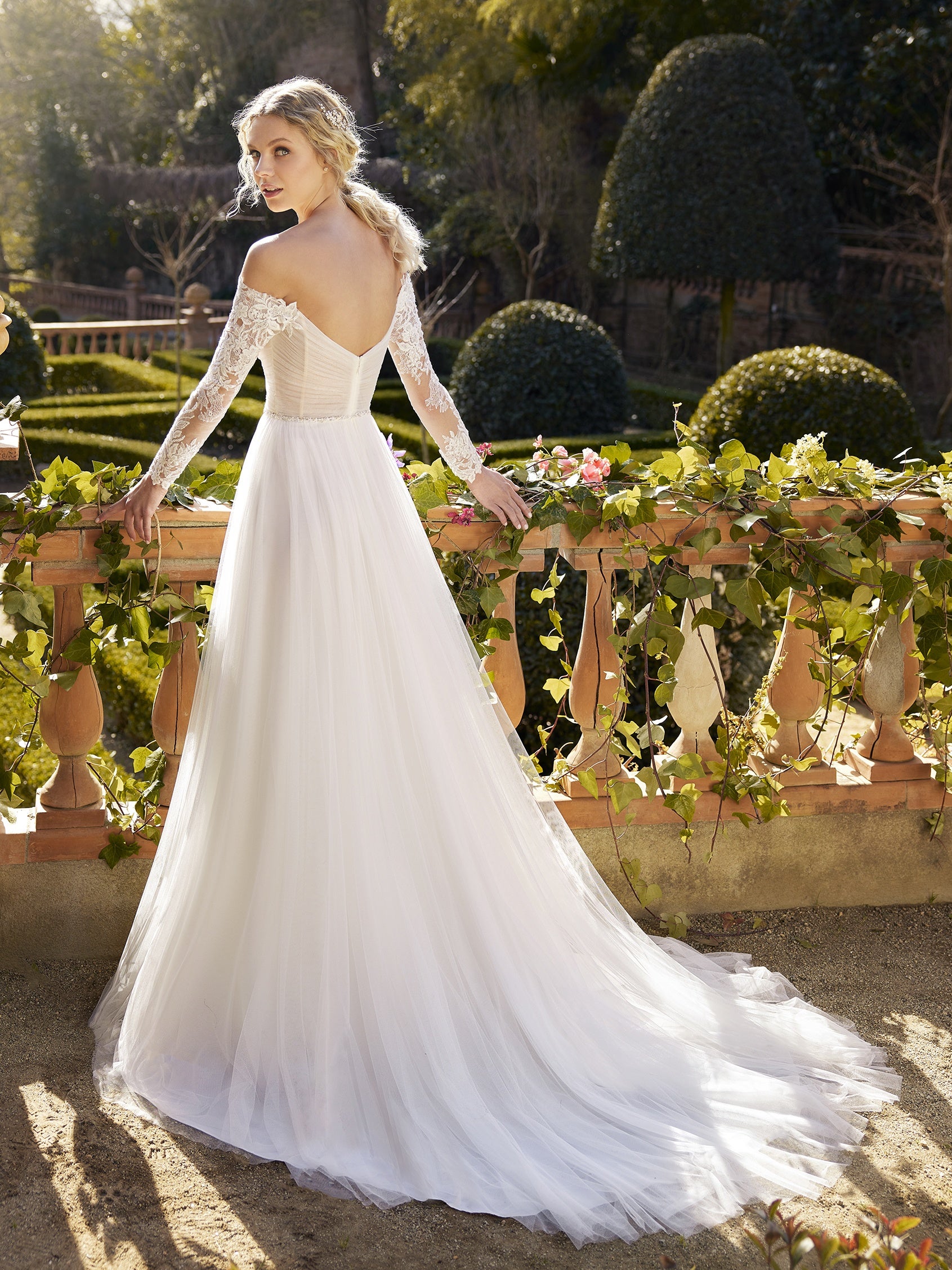 Strapless deals wedding gown