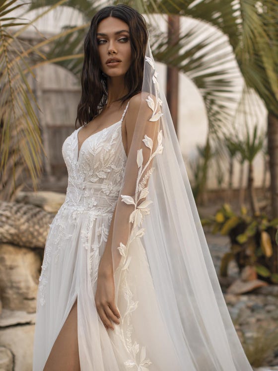 This exotic veil in chiffon and tulle highlights arms and shoulders with its bold applique and has whimsical, flowy look.  